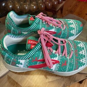 Brooks Women’s Green and Red Patterned Sneakers